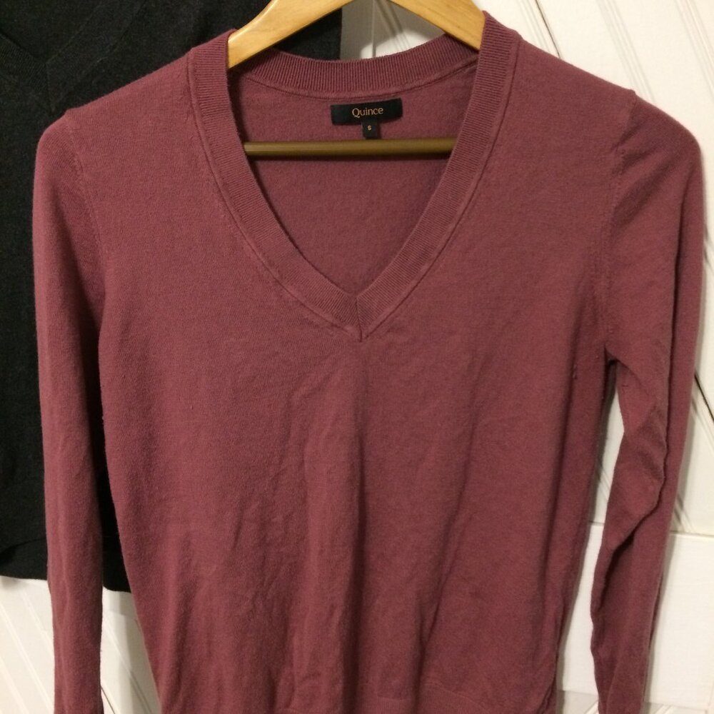 Bundle of 2 Quince Cotton/Cashmere blend v-necks size small - Picture 3 of 5
